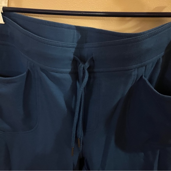 Set - Northern Reflections Activewear Set - Picture 7 of 9